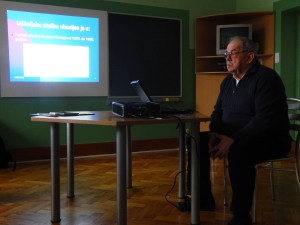 Svi članovi novinarske grupe sa zanimanjem su ga slušali, a na kraju predavanja postavljali su mu pitanja na koja je on strpljivo odgovarao. Uglavnom, svi su bili oduševljeni ovim posjetom, a što je najbitnije, saznali smo neke nove činjenice o našem gradu i osobama za koje do sada nismo znali. Vjerujemo da upravo ovakvih priča u našem gradu ima još puno i naravno mi kao mladi novinari trudit ćemo se da ih otkrijemo. Zahvaljujemo gospodinu Čunoviću što nas je posjetio i prenio nam svoje životno iskustvo.  